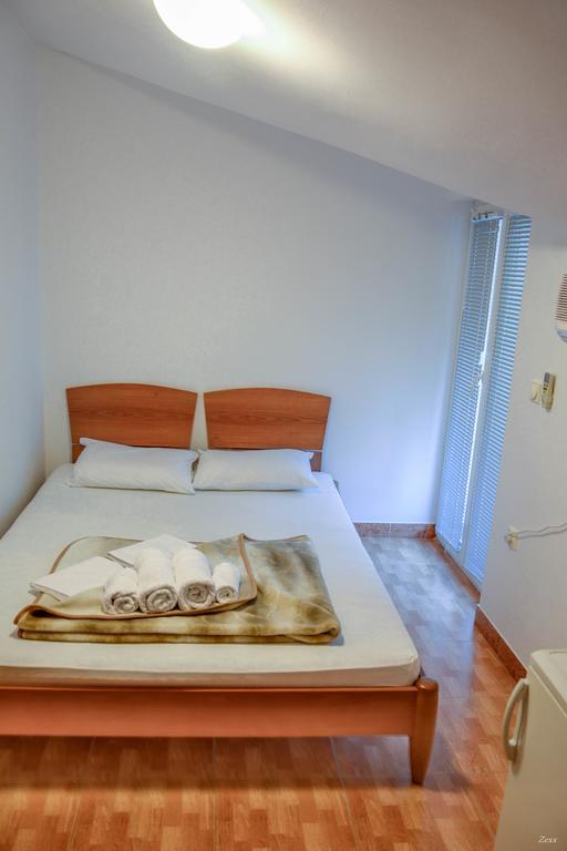 Apartments Drobni Pijesak Petrovac Exterior photo