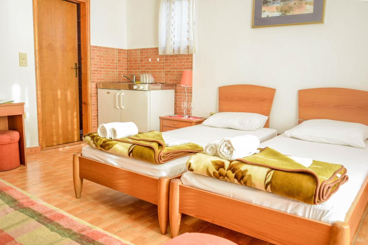 Apartments Drobni Pijesak Petrovac Exterior photo